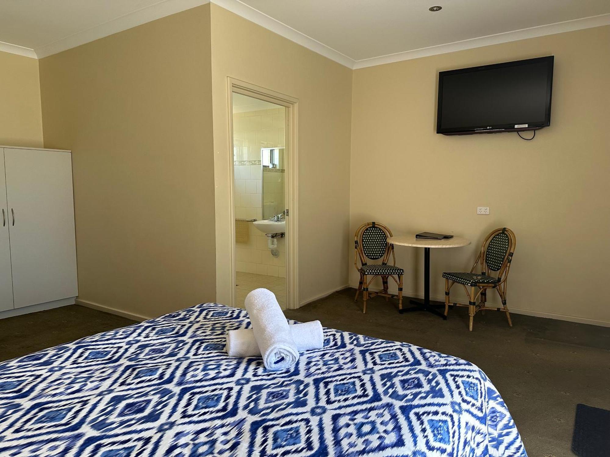 The Tower Hotel Kalgoorlie Exterior photo