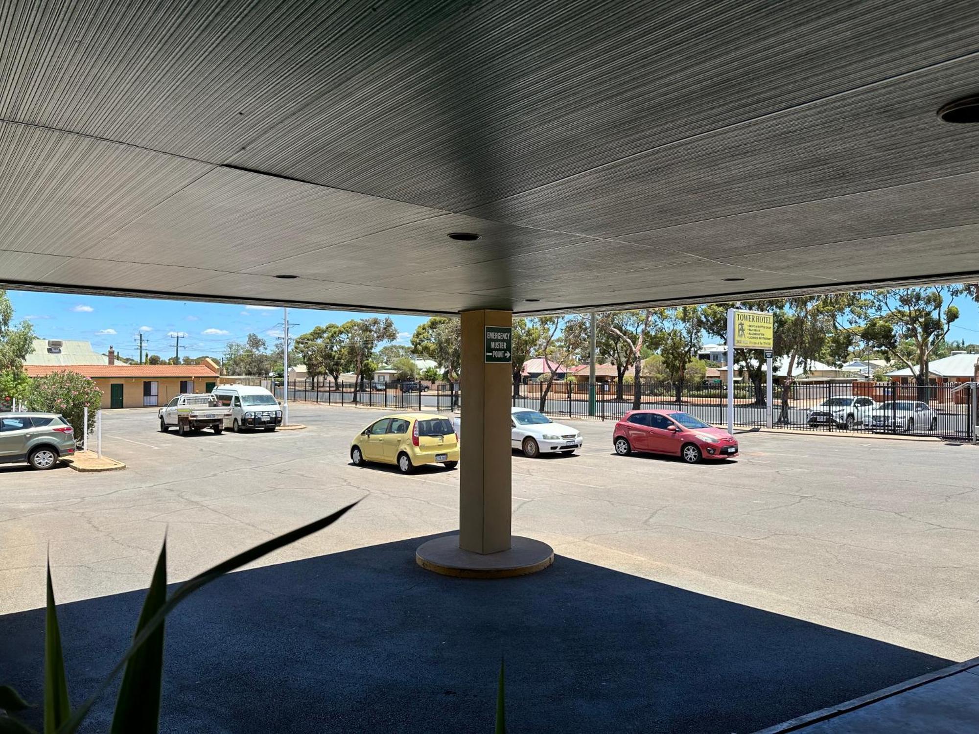 The Tower Hotel Kalgoorlie Exterior photo
