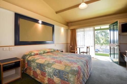 The Tower Hotel Kalgoorlie Exterior photo