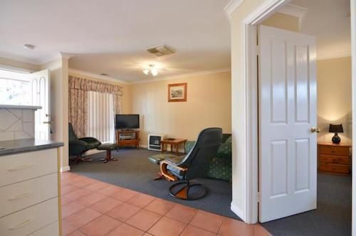 The Tower Hotel Kalgoorlie Exterior photo